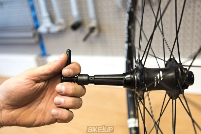 Сьемник колпачков во втулке FI12-15