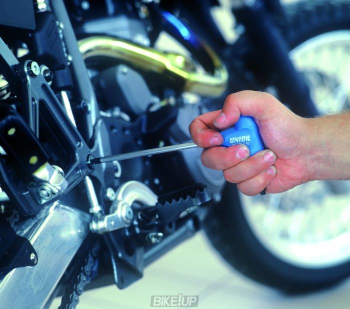 Ключ с профилем TORX с Т-образной рукояткой T8