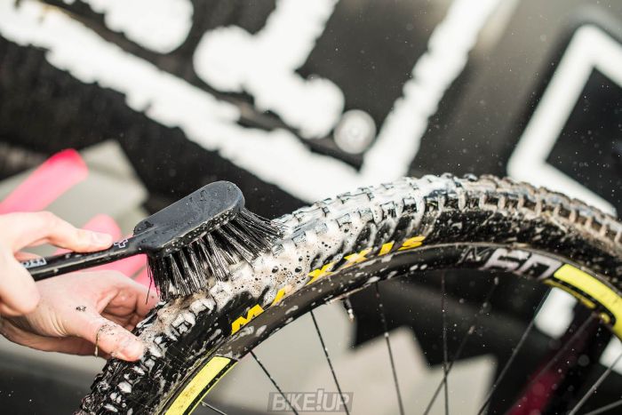 Щітка Muc-Off Tyre & Cassette Brush
