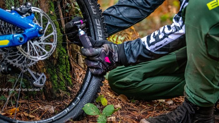 балончики MUC-OFF MTB KIT 2 шт. 25g CO2 + адаптер